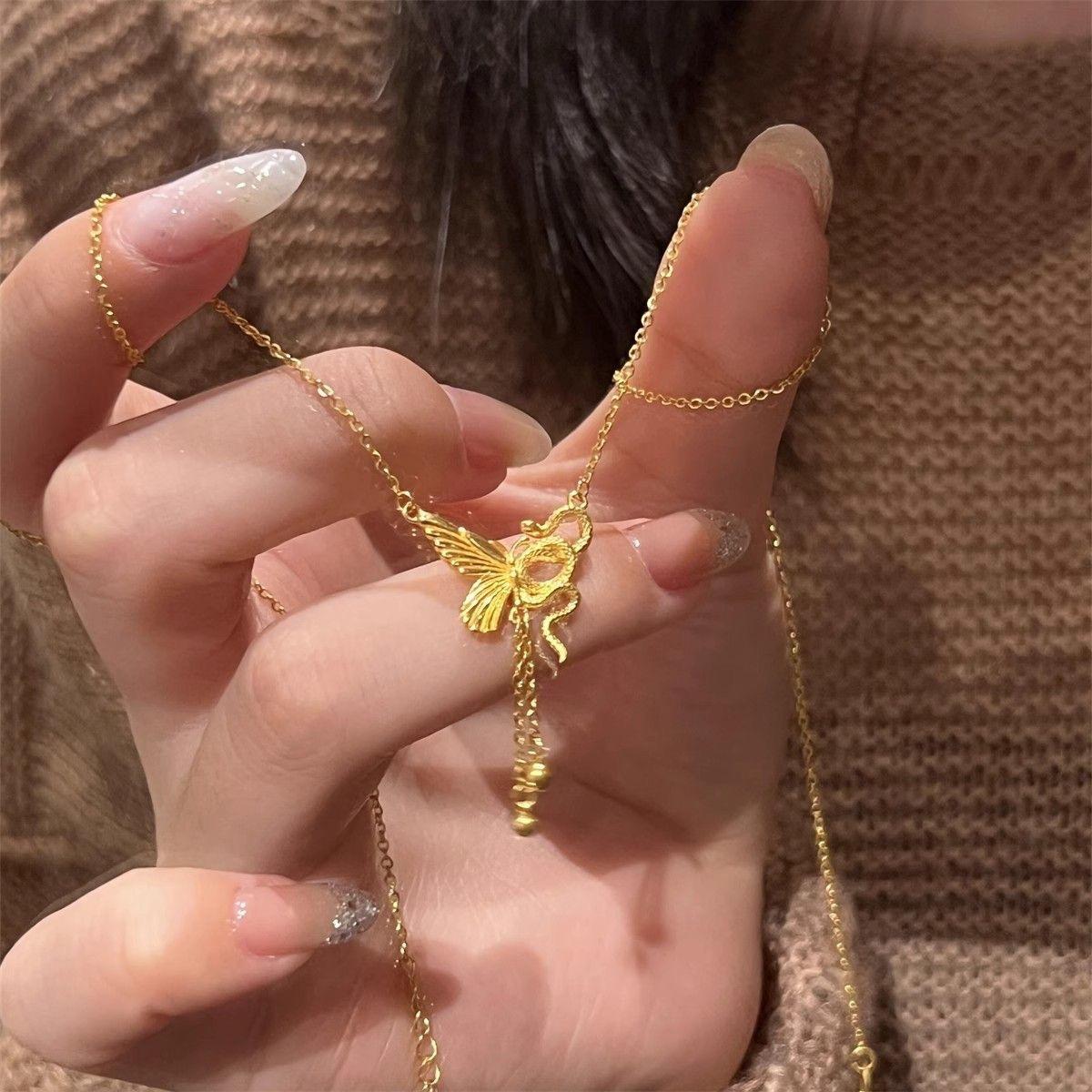 Ancient and new Chinese spirit snake wrapped butterfly necklace women s 2025 new collarbone chain for girlfriend Valentine s Day
Ancient and new Chinese spirit snake wrapped butterfly necklace women s 2025 new collarbone chain for girlfriend Valentine s Day