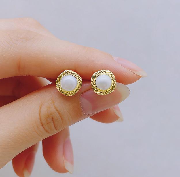 Retro braided pearl stud earrings delicately wrapped daily commuter earrings
Retro braided pearl stud earrings delicately wrapped daily commuter earrings