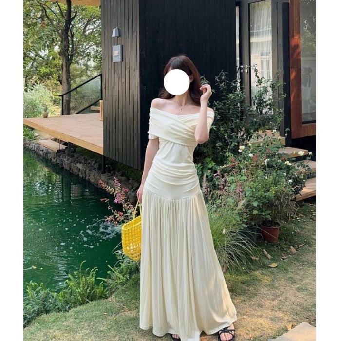Korean cream French one-word shoulder T-shirt summer sweet and soft high-waisted skirt temperament wear two-piece set S
Korean cream French one-word shoulder T-shirt summer sweet and soft high-waisted skirt temperament wear two-piece set S