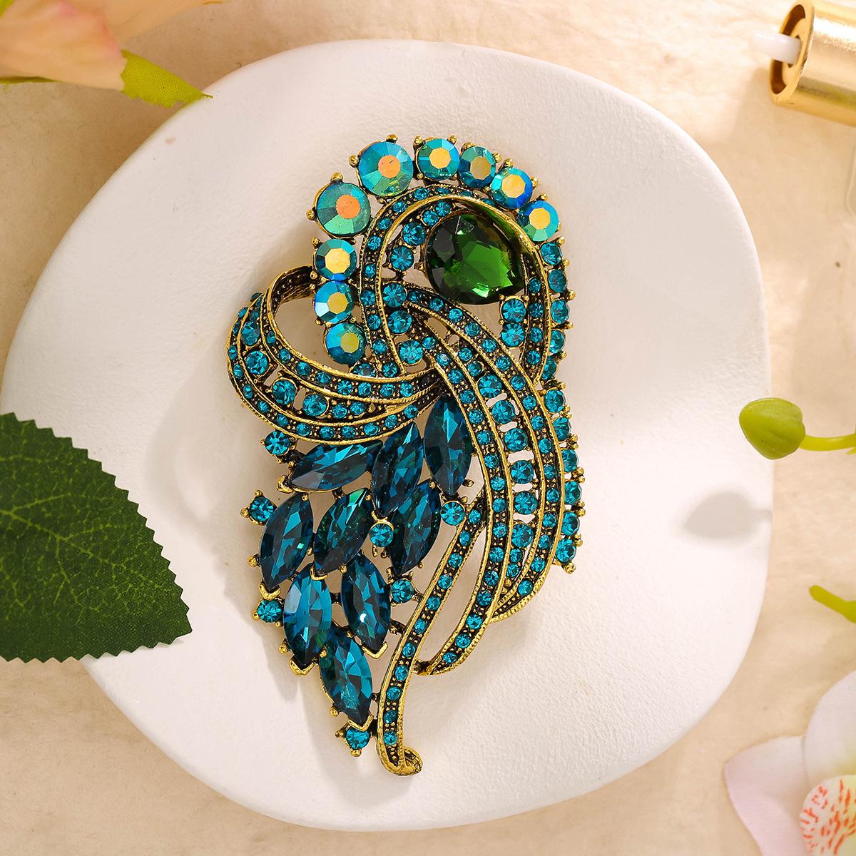 Luxury Full Crystal Women Men Twist Brooch Badges Exquisite Party Banquet Rhinestone Pin Vintage Clothing Coat Accessories
Luxury Full Crystal Women Men Twist Brooch Badges Exquisite Party Banquet Rhinestone Pin Vintage Clothing Coat Accessories