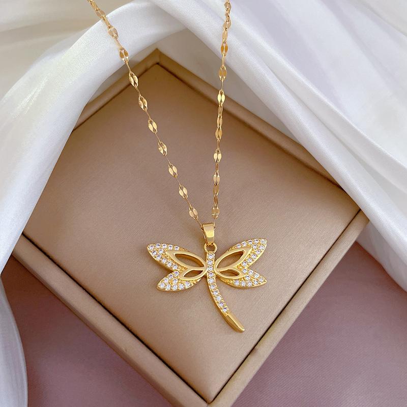 Light Luxury Dragonfly Touches The Water Slightly Inlaid With Real Gold Necklace Women S Transfer Collarbone Chain With Jewelry
Light Luxury Dragonfly Touches The Water Slightly Inlaid With Real Gold Necklace Women S Transfer Collarbone Chain With Jewelry