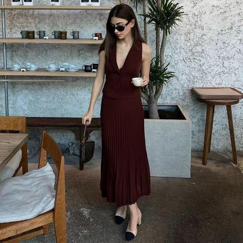 Western Style New Suit Collar Suit Vest Top Pleated Skirt Set Vest Top and Skirt Set Burgundy M
Western Style New Suit Collar Suit Vest Top Pleated Skirt Set Vest Top and Skirt Set Burgundy M
