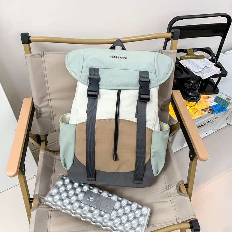 Contrasting color flip function wind backpack casual backpack
Contrasting color flip function wind backpack casual backpack