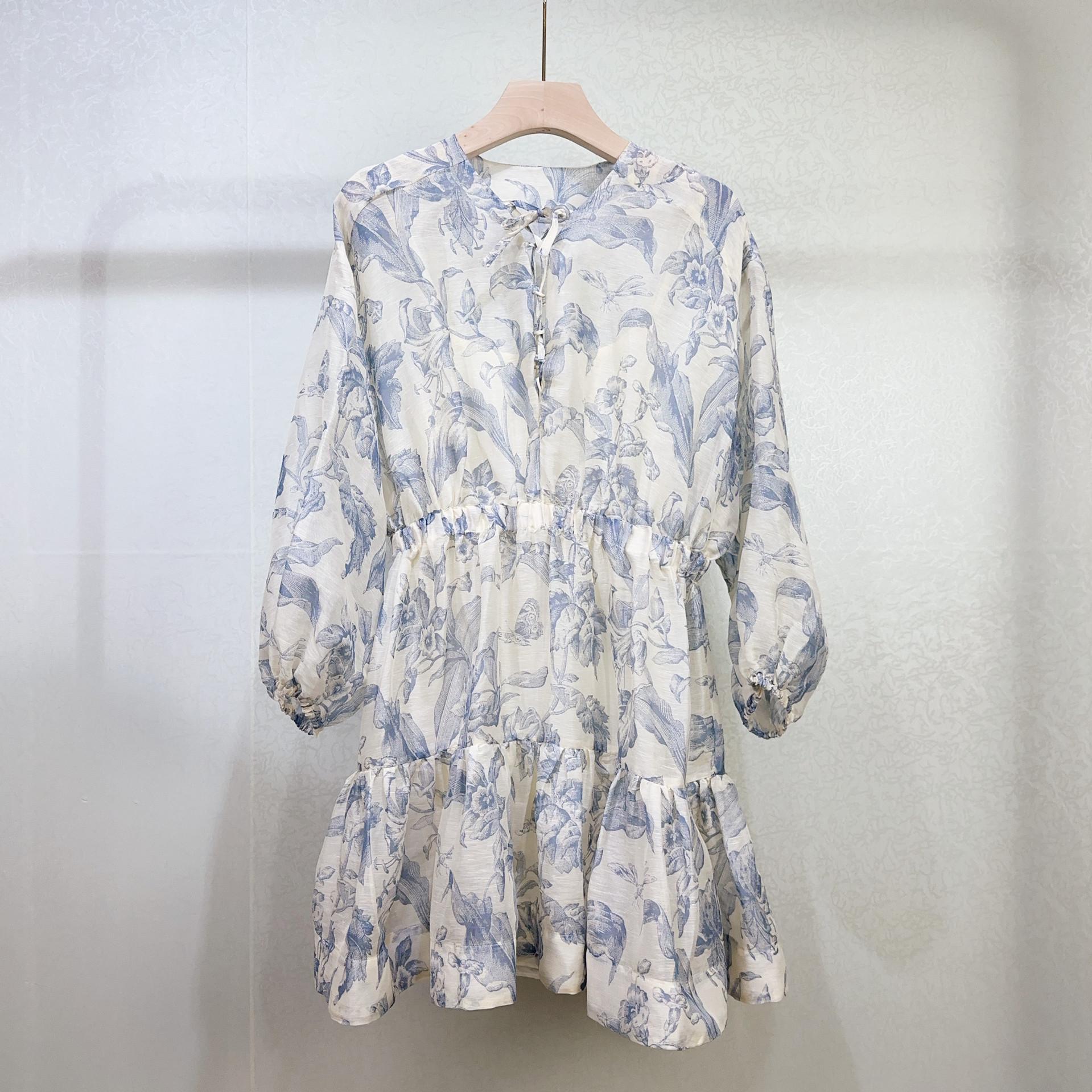 Vintage Floral Puff Sleeve Linen Dress with Tie Waist - French Spring/Summer 2025 Collection L синій
Vintage Floral Puff Sleeve Linen Dress with Tie Waist - French Spring/Summer 2025 Collection L синій