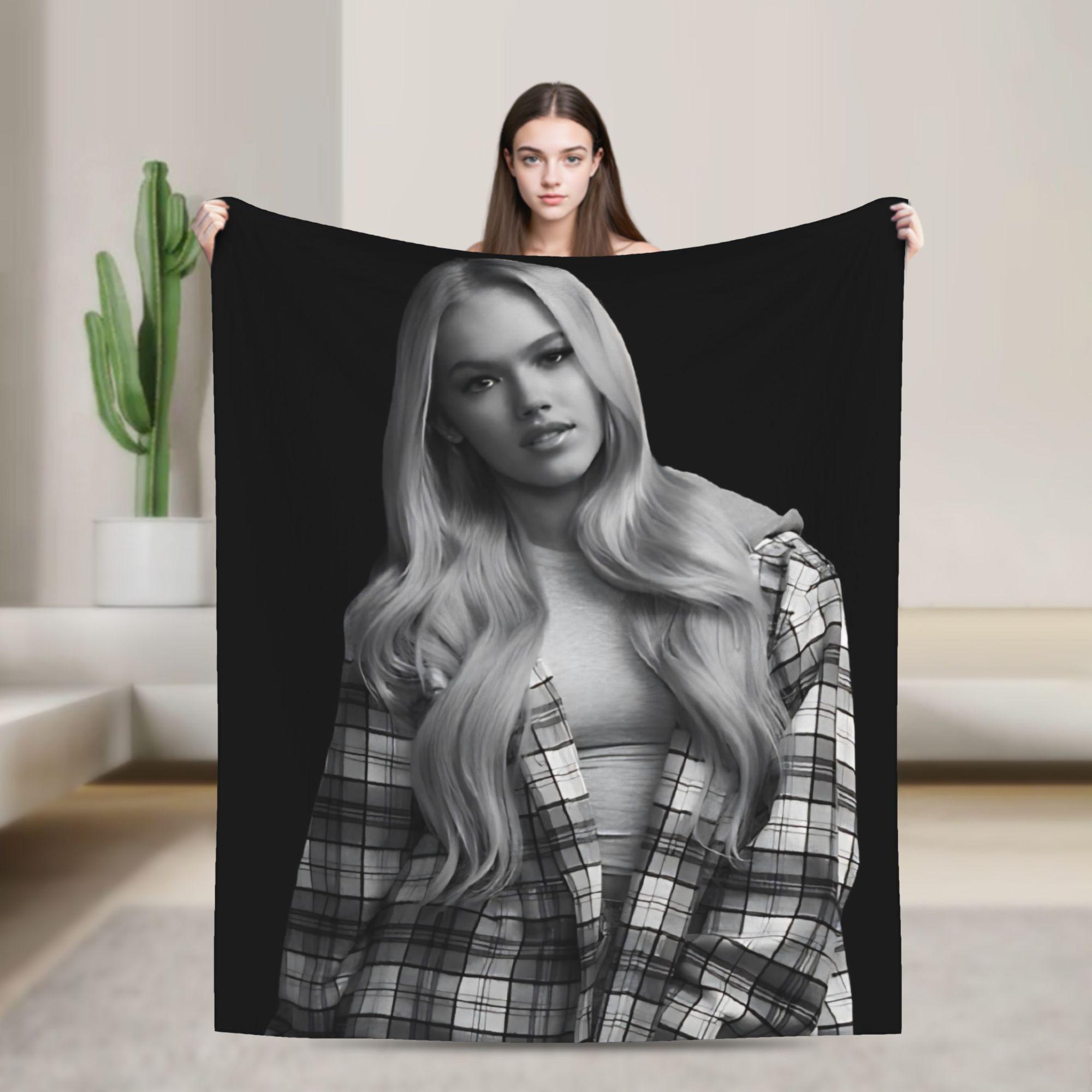 Freya Skye Vintage Fan Warm Blankets Casual Travel Car Bedding Throws Couch Bed Flannel Bedspread Sofa Bed Cover 75x100cm (30x40inch)
Freya Skye Vintage Fan Warm Blankets Casual Travel Car Bedding Throws Couch Bed Flannel Bedspread Sofa Bed Cover 75x100cm (30x40inch)
