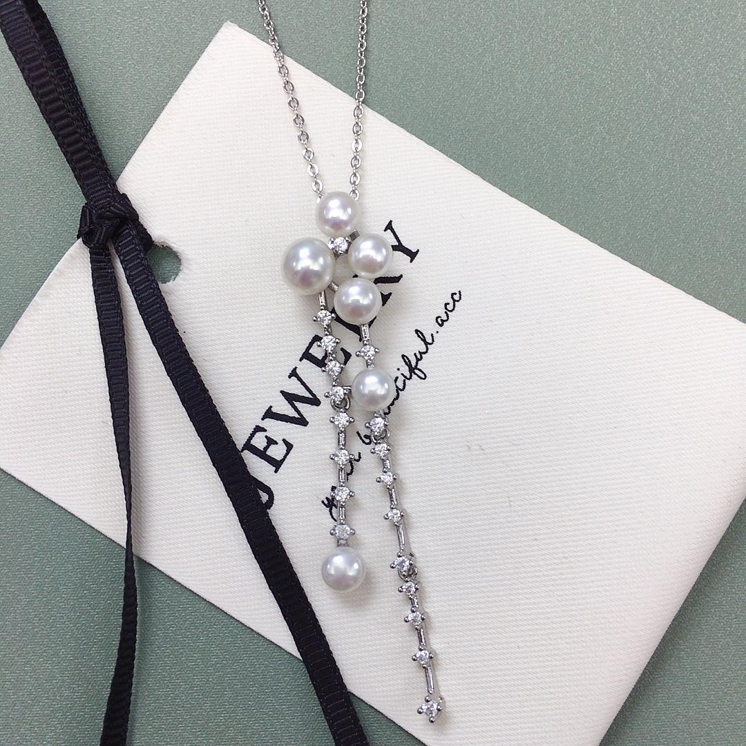 Zhuji Freshwater Pearl Multi-Strand Necklace with Zircon Pendant срібний
Zhuji Freshwater Pearl Multi-Strand Necklace with Zircon Pendant срібний