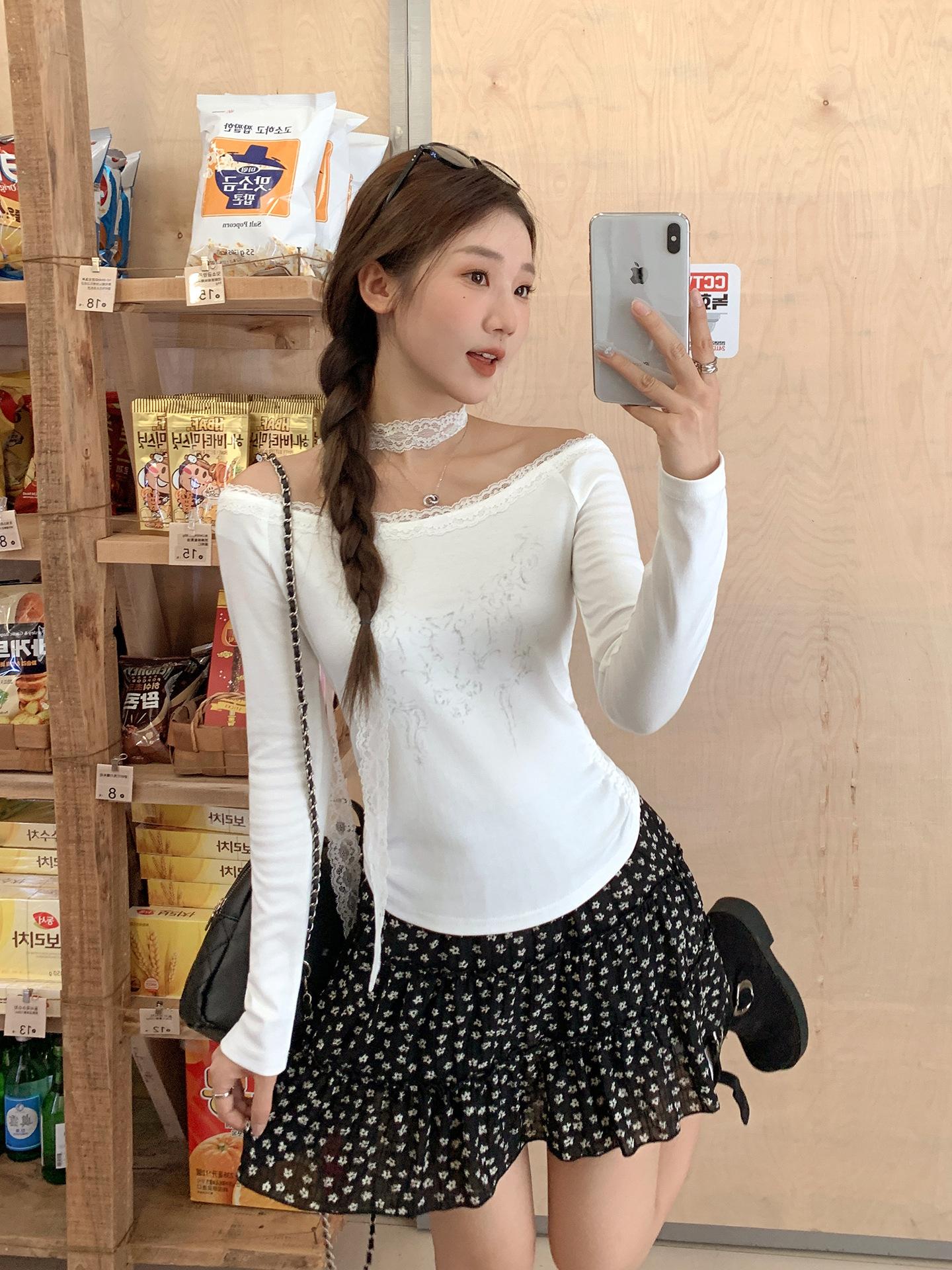 Unique design lace splicing printing one-word shoulder-spilling long-sleeved T-shirt women s autumn new streamer pleated top L брудно-білий
Unique design lace splicing printing one-word shoulder-spilling long-sleeved T-shirt women s autumn new streamer pleated top L брудно-білий
