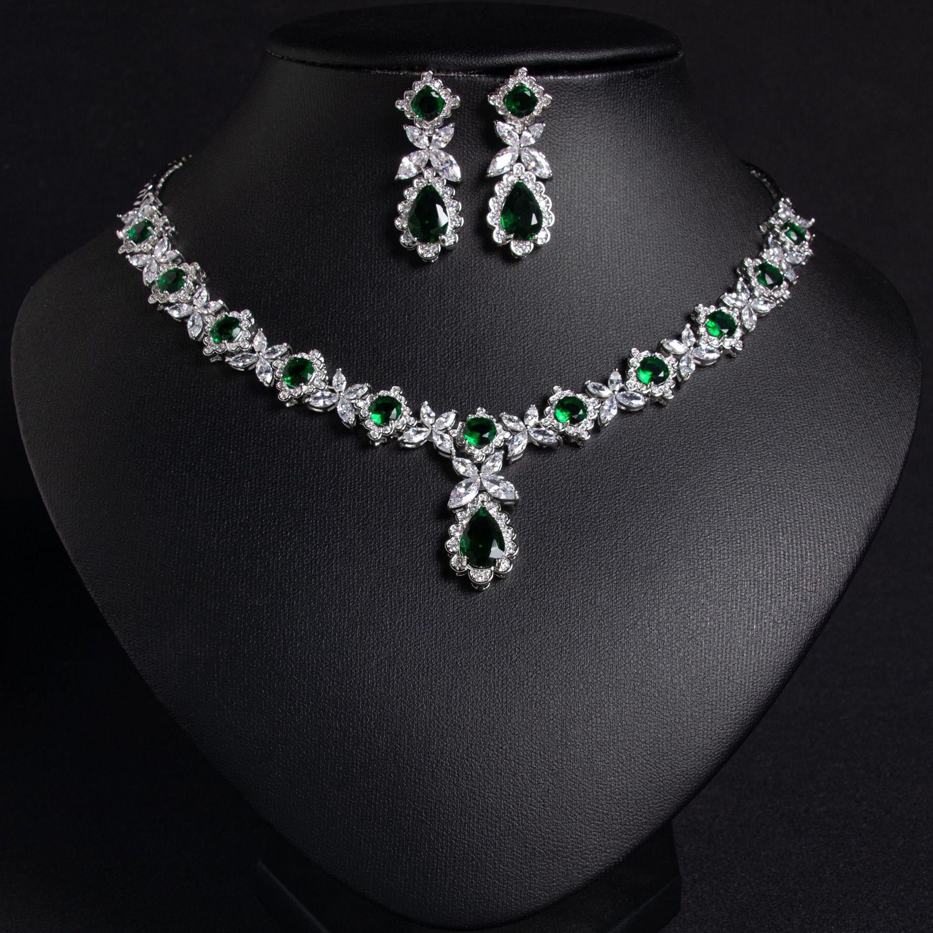Women s Light Luxury Design Geometric Pendant Zircon Necklace Earring Set Fashionable And Versatile Niche Design Sense Set
Women s Light Luxury Design Geometric Pendant Zircon Necklace Earring Set Fashionable And Versatile Niche Design Sense Set