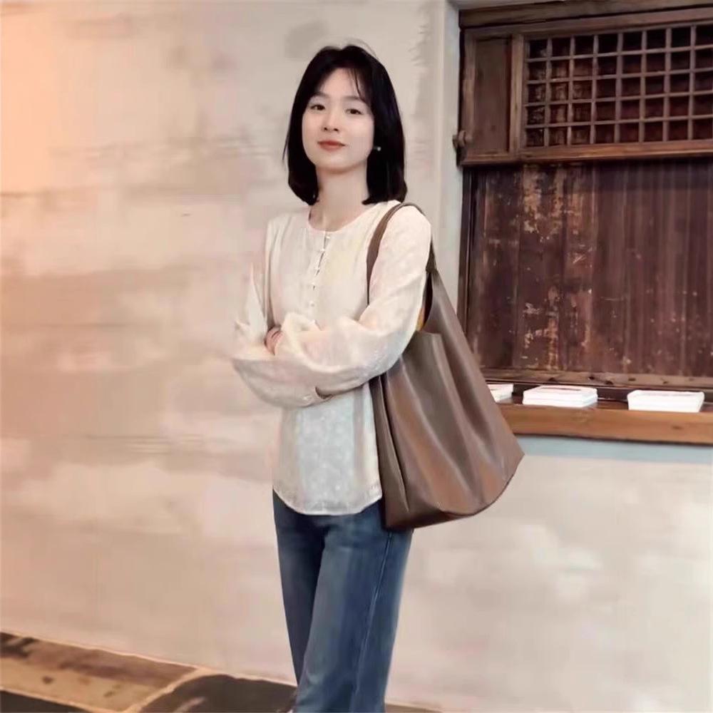Women s Spring/Summer 2025 French Jacquard Pearl Button Blouse - Unique, Fashionable, Loose-Fit Top M
Women s Spring/Summer 2025 French Jacquard Pearl Button Blouse - Unique, Fashionable, Loose-Fit Top M