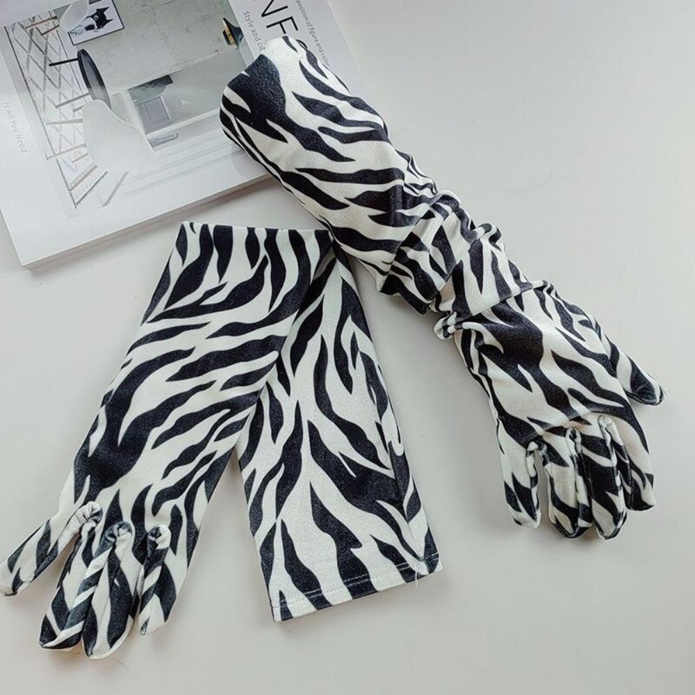 Stage Performance Leopard Print Gloves Cosplay Etiquette Mittens Cute Velvet Long Gloves Girl
Stage Performance Leopard Print Gloves Cosplay Etiquette Mittens Cute Velvet Long Gloves Girl
