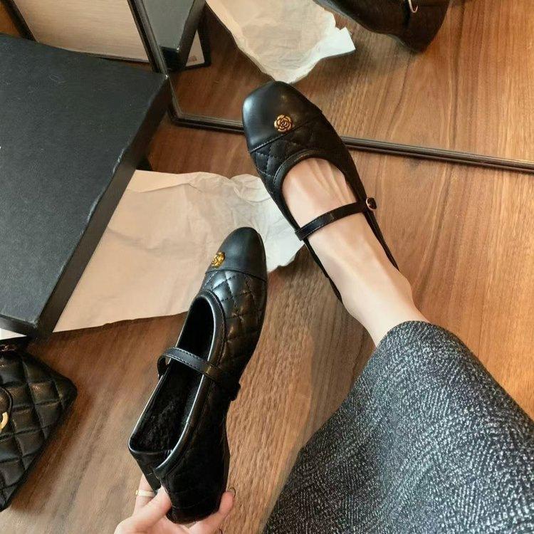 Inner heightening single shoes.: Original, rubber sole PU one-word buckle with square head rubber middle mouth flat 40 чорний
Inner heightening single shoes.: Original, rubber sole PU one-word buckle with square head rubber middle mouth flat 40 чорний
