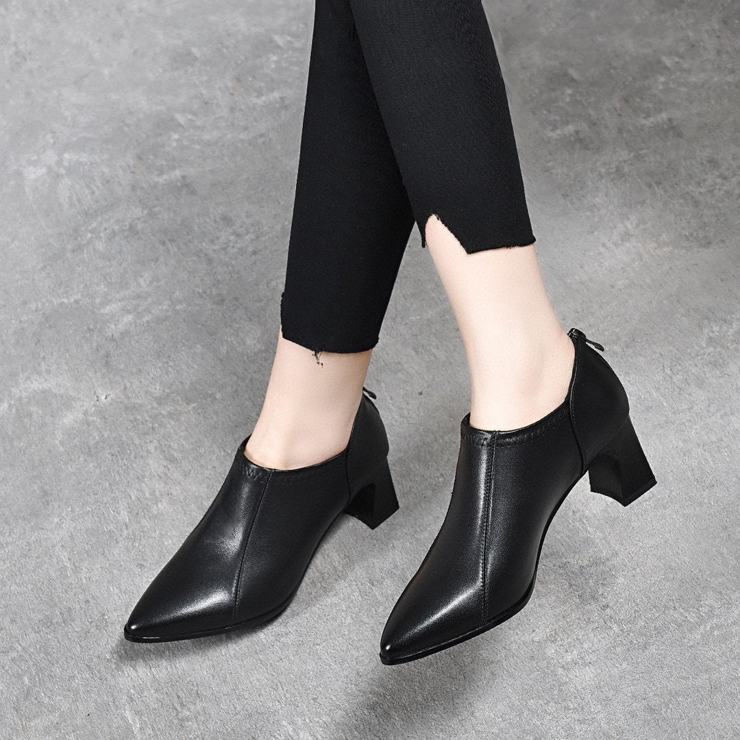 Pointed women s single shoes high heels 2025 spring new first-layer cowhide deep-mouth women s shoes thick heel rear zipper basic model 34
Pointed women s single shoes high heels 2025 spring new first-layer cowhide deep-mouth women s shoes thick heel rear zipper basic model 34