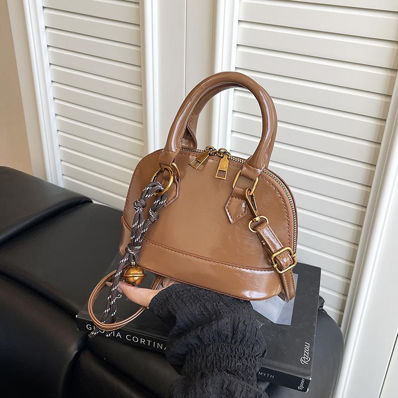 Premium shell bag women s 2025 autumn and winter new fashion versatile shoulder bag niche handbag classic messenger bag single bag коричневый
Premium shell bag women s 2025 autumn and winter new fashion versatile shoulder bag niche handbag classic messenger bag single bag коричневый