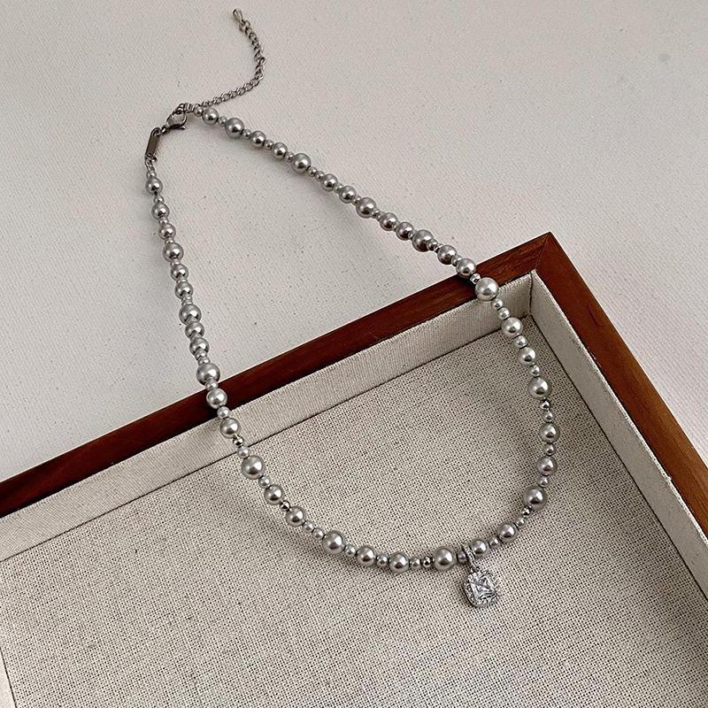 Элегантное французское жемчужное ожерелье с подвеской: Высококачественный квадратный дизайн, модная и универсальная цепочка для ключицы. Necklace серый
Элегантное французское жемчужное ожерелье с подвеской: Высококачественный квадратный дизайн, модная и универсальная цепочка для ключицы. Necklace серый