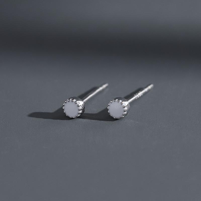 Мужские черно-серебристые серьги-гвоздики - Модные минималистичные украшения для пирсинга ушей
Мужские черно-серебристые серьги-гвоздики - Модные минималистичные украшения для пирсинга ушей