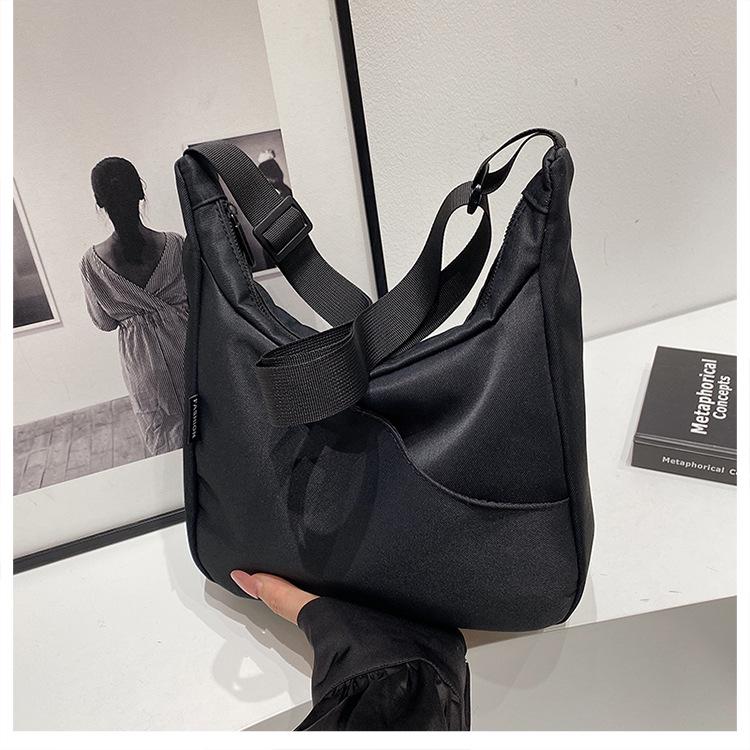 Трендовая сумка-тоут Fresh Commute 2024 для молодых леди - Высококлассная нишевая сумка через плечо
Трендовая сумка-тоут Fresh Commute 2024 для молодых леди - Высококлассная нишевая сумка через плечо