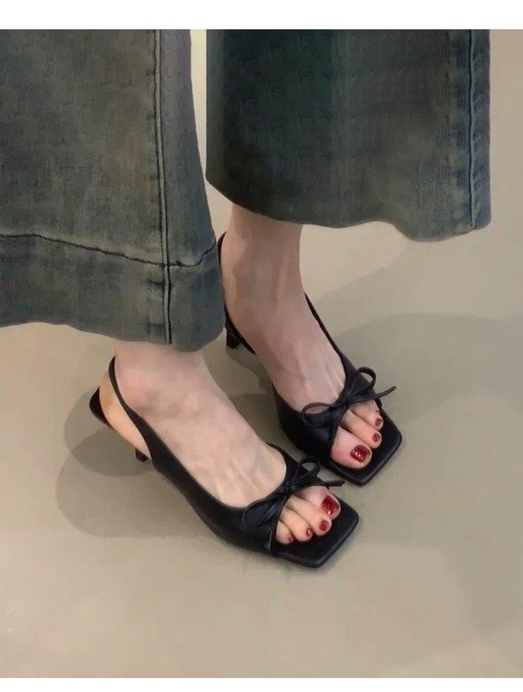 Soft leather version~ New bow-tied back strap high heels for women s summer wear with temperament open-toed square head sandals 40 чорний
Soft leather version~ New bow-tied back strap high heels for women s summer wear with temperament open-toed square head sandals 40 чорний
