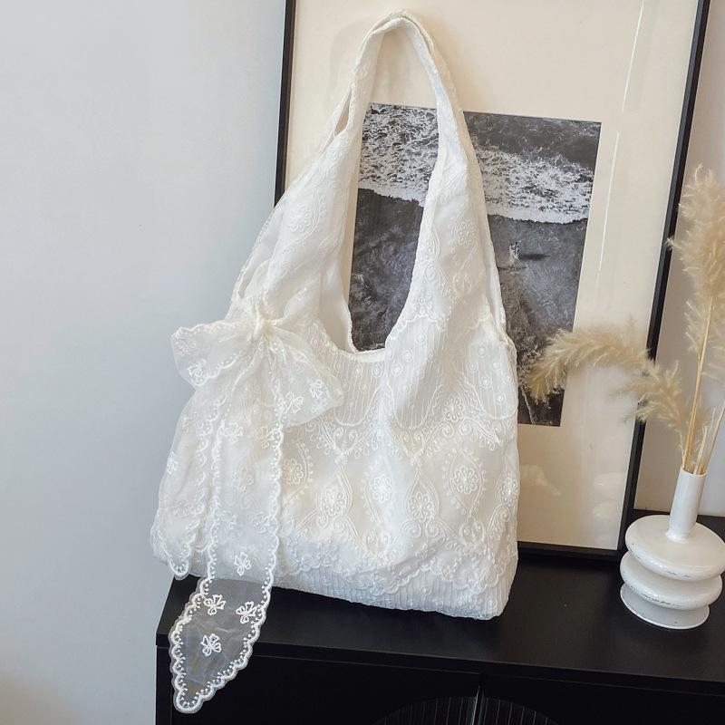 Свежая и красивая кружевная легкая повседневная тканевая сумка, новая большая вместительная сумка-тоут на плечо для поездок на работу/учебу no pendant
Свежая и красивая кружевная легкая повседневная тканевая сумка, новая большая вместительная сумка-тоут на плечо для поездок на работу/учебу no pendant