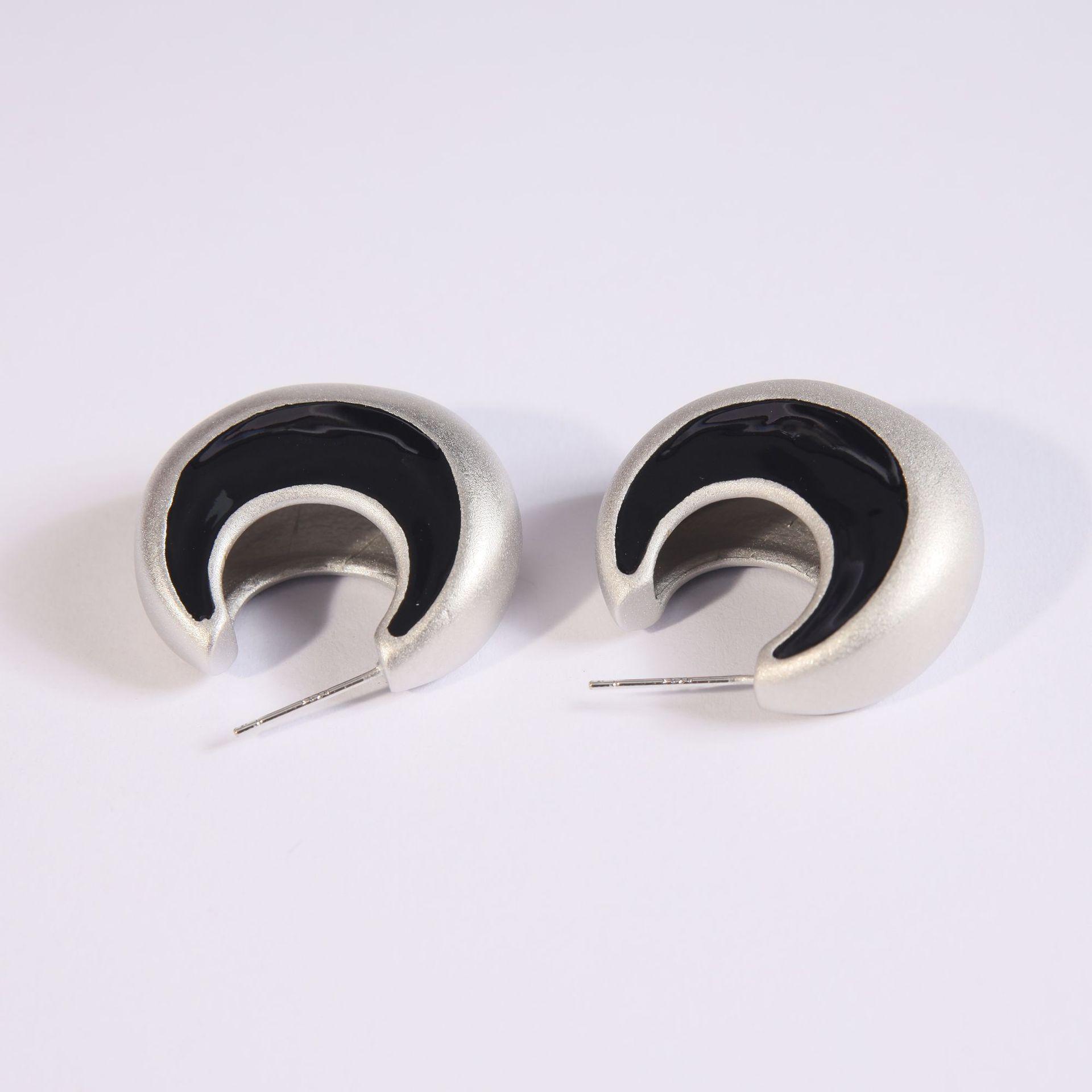 Meniscus matte texture earrings, popular S silver needle earrings in Europe and America, women s niche design, high-end stud earrings
Meniscus matte texture earrings, popular S silver needle earrings in Europe and America, women s niche design, high-end stud earrings