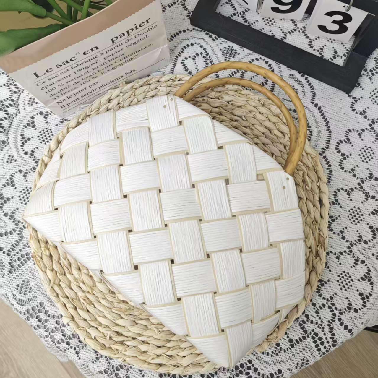 Handwoven Flower Gift Basket Home and Living Room Decorative Storage Basket Perfect for Valentine s Day/Christmas/Birthday Gifts M білий
Handwoven Flower Gift Basket Home and Living Room Decorative Storage Basket Perfect for Valentine s Day/Christmas/Birthday Gifts M білий