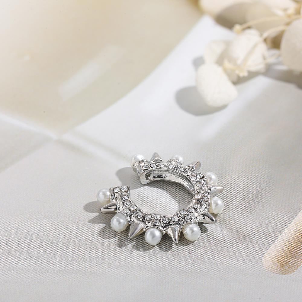 Punk Rock rivet Style Pearl Clip on earrings For Women Girls Stackable Cartilage Ear Clips Fake Piercing Vintage Ethnic Zircon
Punk Rock rivet Style Pearl Clip on earrings For Women Girls Stackable Cartilage Ear Clips Fake Piercing Vintage Ethnic Zircon