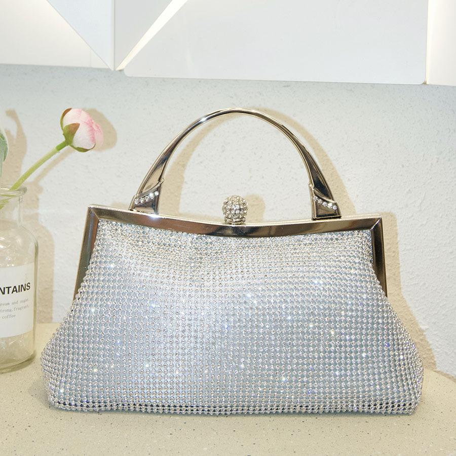 creativity, foreign style small bag, versatile clip chain, diamond-encrusted messenger bag, dinner bag.
creativity, foreign style small bag, versatile clip chain, diamond-encrusted messenger bag, dinner bag.