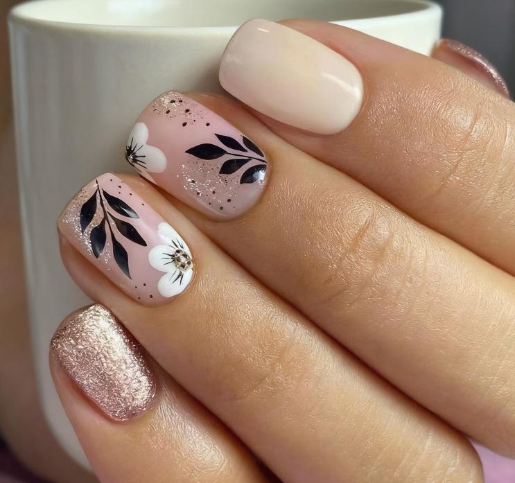 European and American autumn and winter manicure wearing nail small fresh leaves flower glitter short square wearing nail piece Free jelly glue + rubbing strips
European and American autumn and winter manicure wearing nail small fresh leaves flower glitter short square wearing nail piece Free jelly glue + rubbing strips