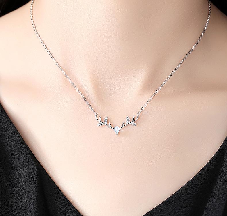 Ожерелье в японском стиле с подвеской из лунного камня - Женский рождественский подарок
Ожерелье в японском стиле с подвеской из лунного камня - Женский рождественский подарок