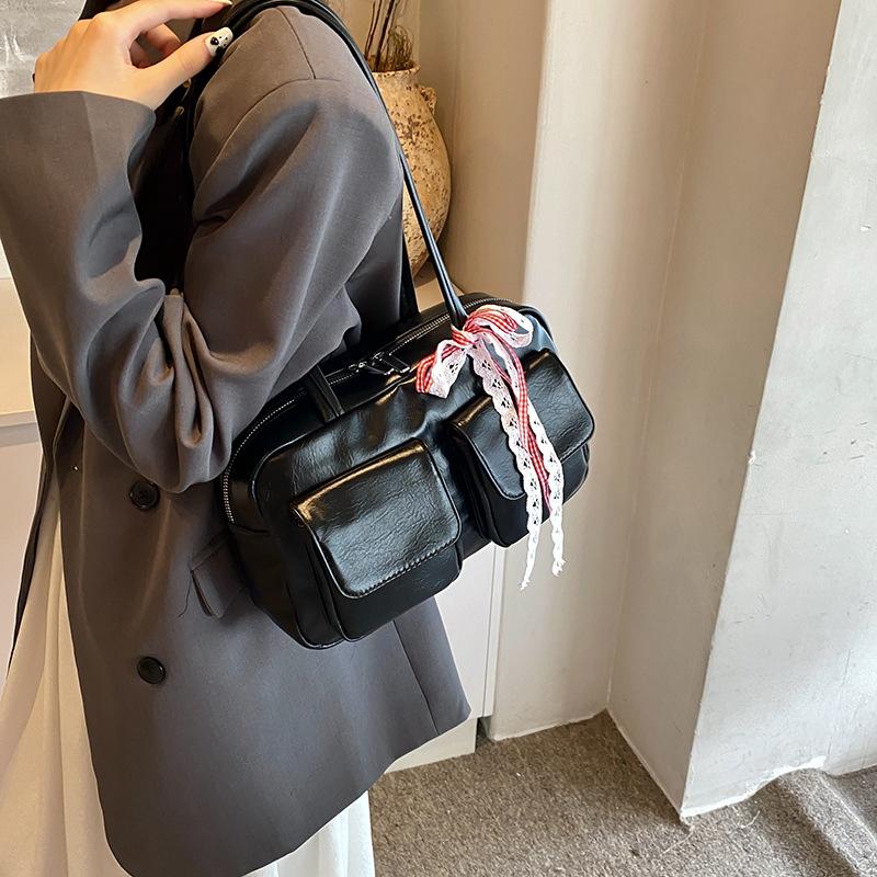 Large-capacity bag women s autumn and winter versatile 2025 new retro popular shoulder handbag this year commuter tote bag 30*8.5*18 чёрный
Large-capacity bag women s autumn and winter versatile 2025 new retro popular shoulder handbag this year commuter tote bag 30*8.5*18 чёрный