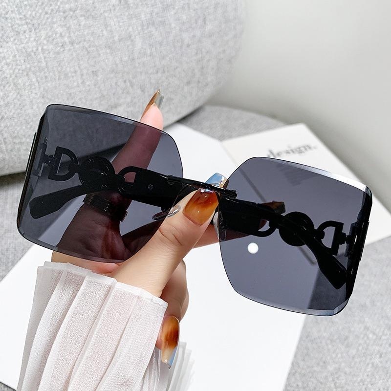 Vintage Curved Lens Rimless Sunglasses Women For Men Luxury Brand Designer Sun Glasses Punk Popular Retro Hollow Big Frame Shade
Vintage Curved Lens Rimless Sunglasses Women For Men Luxury Brand Designer Sun Glasses Punk Popular Retro Hollow Big Frame Shade