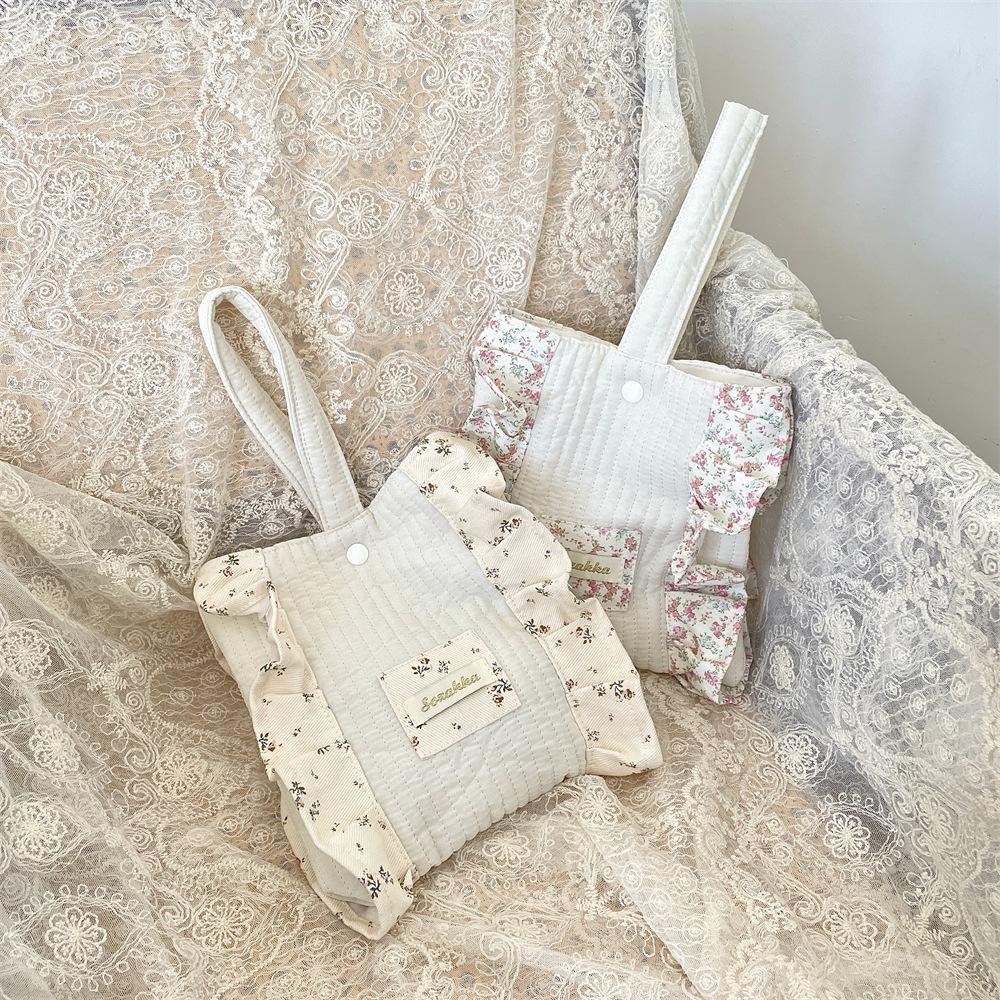 New small fresh floral handbag women s shopping snacks wrist bag quilting cotton handbag
New small fresh floral handbag women s shopping snacks wrist bag quilting cotton handbag