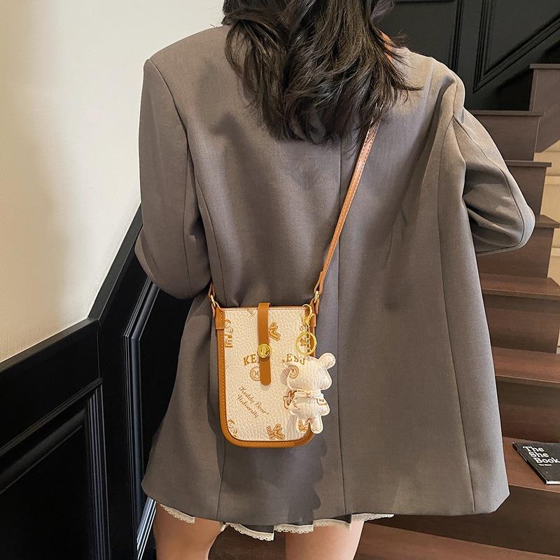 Small bag women s new fashion casual printed shoulder bag popular versatile contrasting color messenger mobile phone bag
Small bag women s new fashion casual printed shoulder bag popular versatile contrasting color messenger mobile phone bag