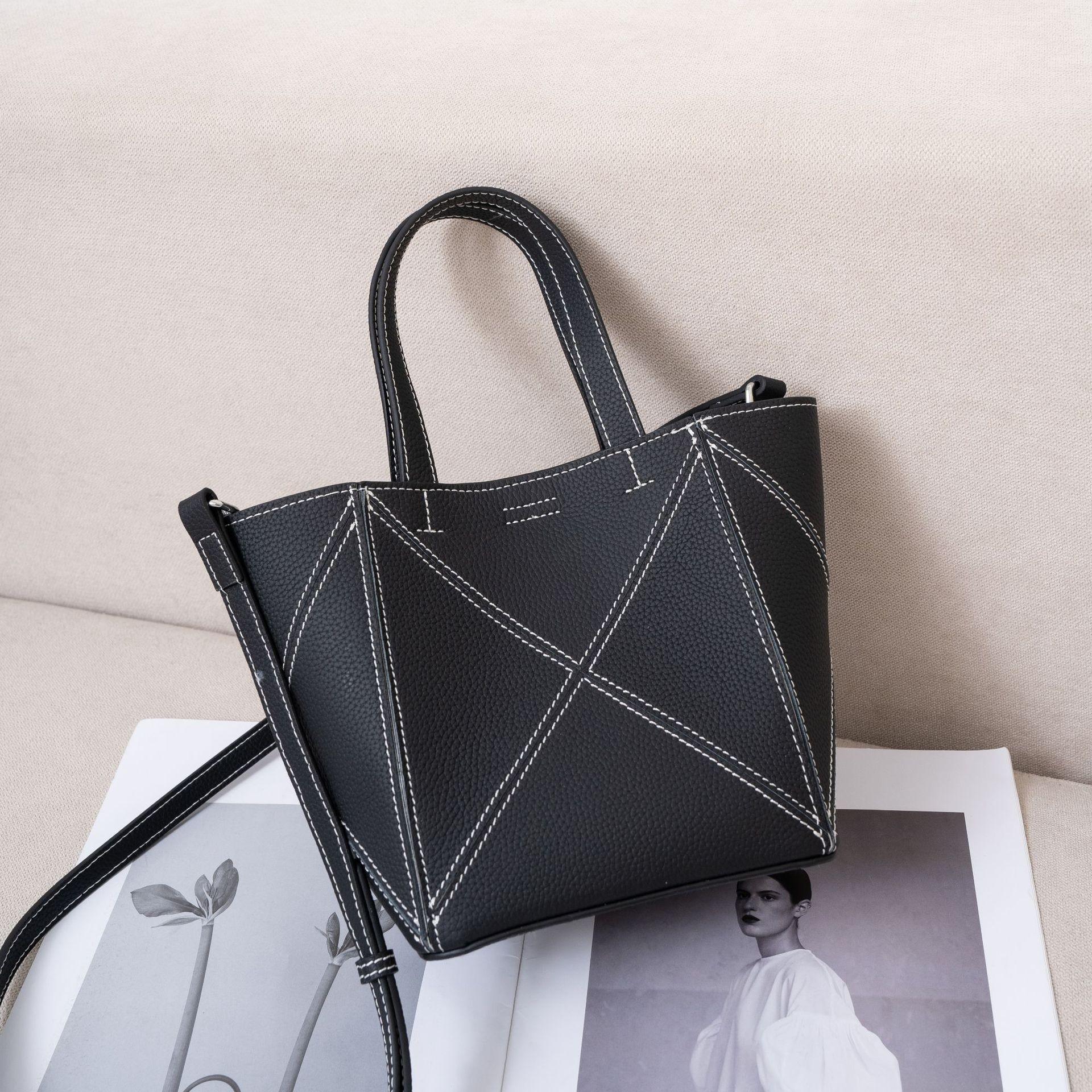 The First Layer Of Cowhide Spring And Summer Niche Pillow Bag Is Popular And Fashionable, One Shoulder Crossbody, Practical Version, Soft Leather Bag чорний
The First Layer Of Cowhide Spring And Summer Niche Pillow Bag Is Popular And Fashionable, One Shoulder Crossbody, Practical Version, Soft Leather Bag чорний