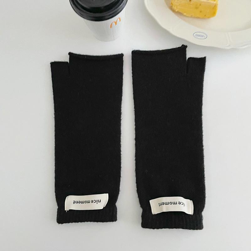 ColdSeason Finger detecting Versatile Touch Screen Warm Solid Color Gloves for Women Cold Proof Cute Niche Style Sweet and Cool Pile Sleeves
ColdSeason Finger detecting Versatile Touch Screen Warm Solid Color Gloves for Women Cold Proof Cute Niche Style Sweet and Cool Pile Sleeves