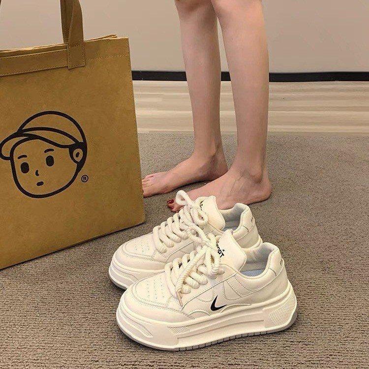 2024 summer new Korean version ins student little white shoes thick sole heightening sports board shoes trendy street casual shoes 35 чорний
2024 summer new Korean version ins student little white shoes thick sole heightening sports board shoes trendy street casual shoes 35 чорний