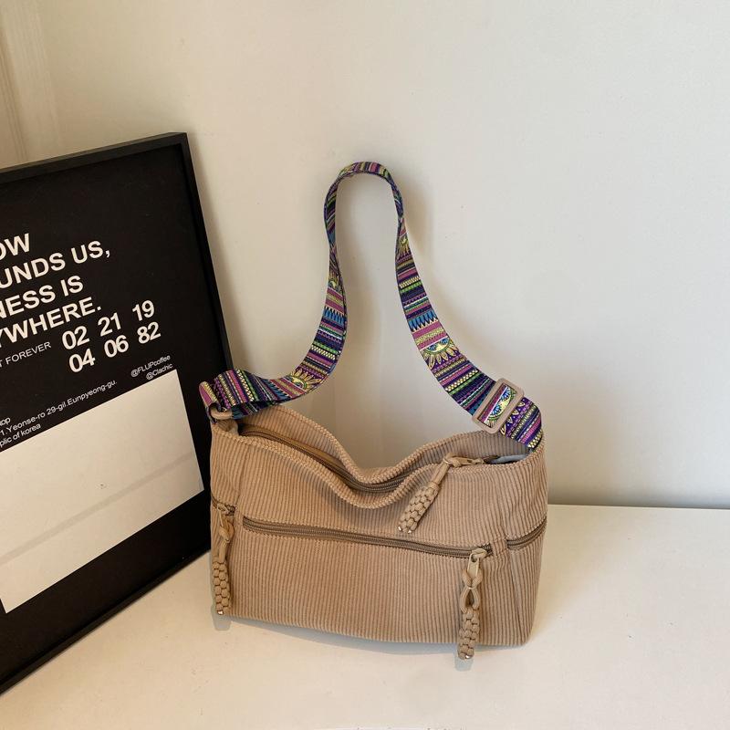 Casual nylon bag women s 2025 autumn new fashion foreign light simple shoulder bag commuter messenger bag хаки
Casual nylon bag women s 2025 autumn new fashion foreign light simple shoulder bag commuter messenger bag хаки