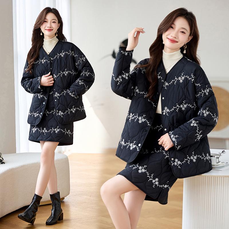 Стильный корейский комплект из топа и юбки с хлопковой подкладкой для осени/зимы (LB7615) M 90-115 jin чёрный
Стильный корейский комплект из топа и юбки с хлопковой подкладкой для осени/зимы (LB7615) M 90-115 jin чёрный