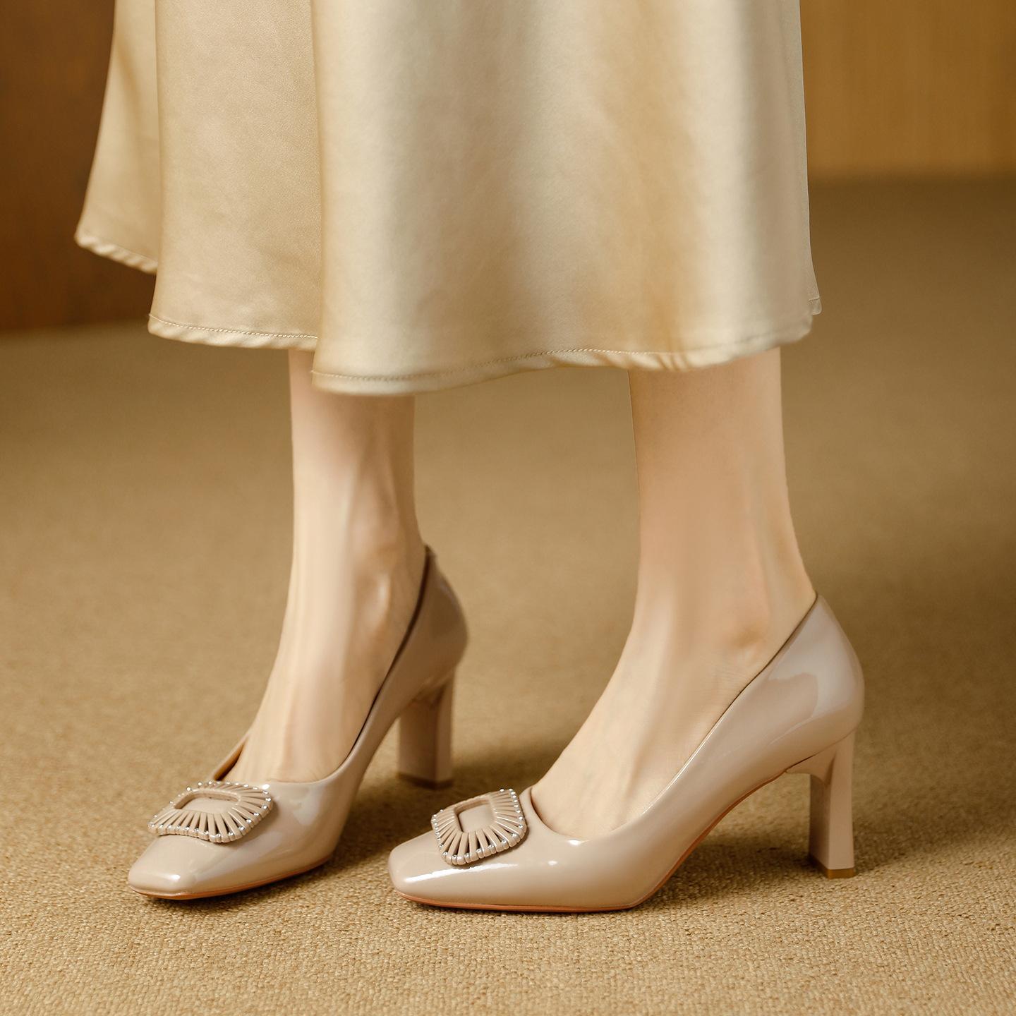 Mary Jane shoes 2026 spring and autumn French patent leather solid color square head high heels thick heel light mouth single shoes 40 тілесний
Mary Jane shoes 2026 spring and autumn French patent leather solid color square head high heels thick heel light mouth single shoes 40 тілесний
