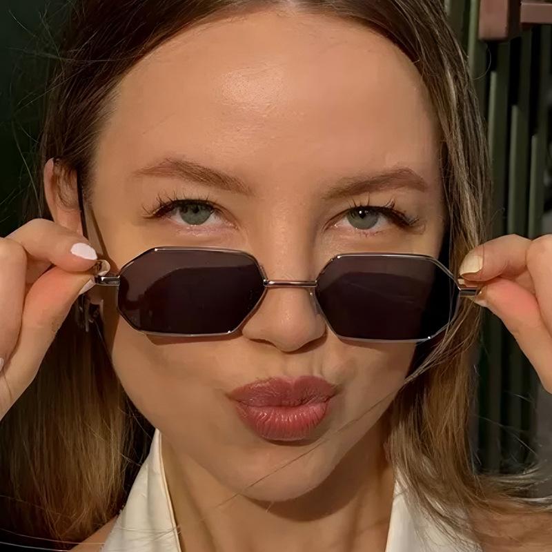 Women s sunglasses, metal polygonal sunglasses, men s and women s fashion driving sunglasses
Women s sunglasses, metal polygonal sunglasses, men s and women s fashion driving sunglasses