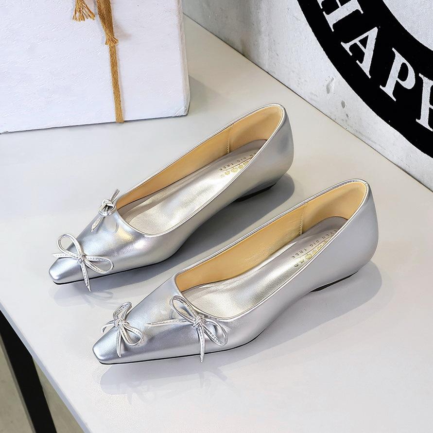 3683-18 Korean version of French temperament pointed fairy shoes wedged heel shallow bow thin one pedal single shoes woman 40
3683-18 Korean version of French temperament pointed fairy shoes wedged heel shallow bow thin one pedal single shoes woman 40