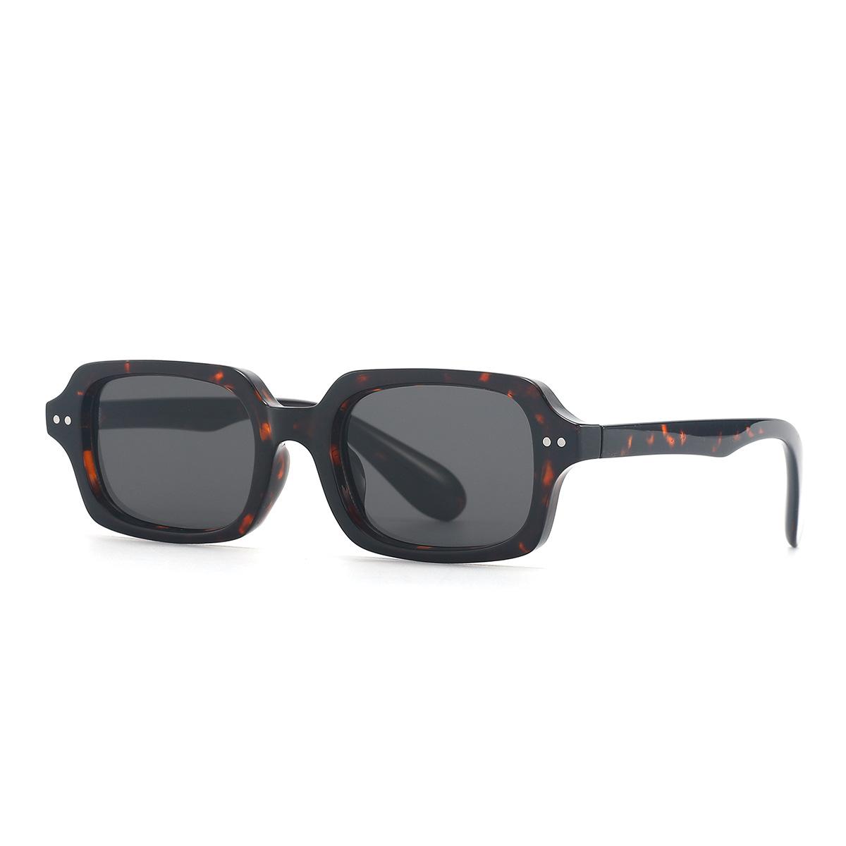 1PC Fashion Rectangle Frame Glasses Minimalist Style with Embedded Small Rivets Suitable for Daily Wear And Photography чёрный
1PC Fashion Rectangle Frame Glasses Minimalist Style with Embedded Small Rivets Suitable for Daily Wear And Photography чёрный