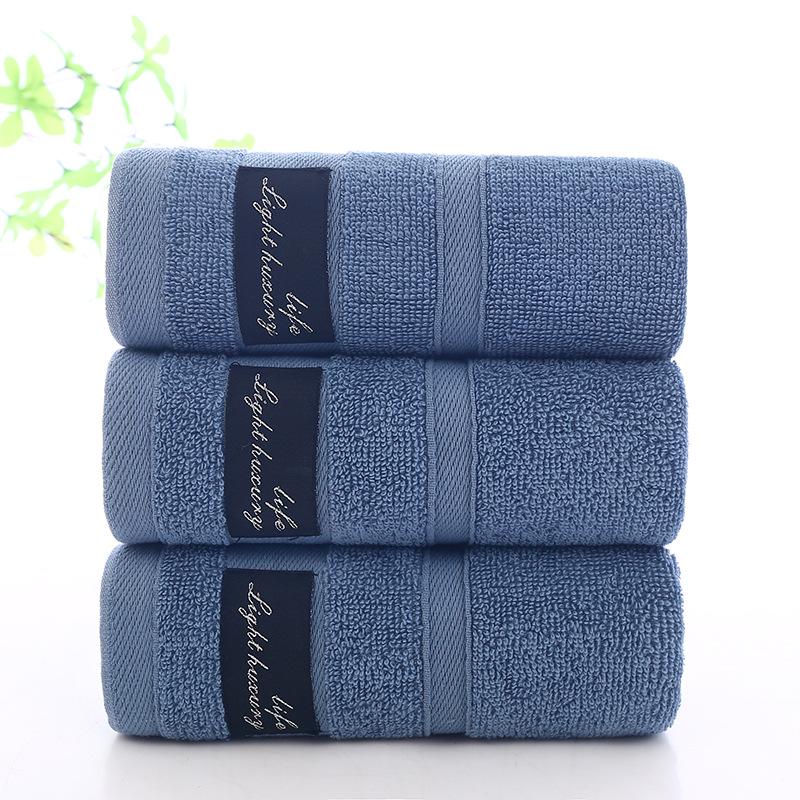 Pure cotton bath towel, five-star hotel towel, male and female couples wash their faces, bathe, absorb water, and thicken cotton face towel. 70*140cm королівський синій колір
Pure cotton bath towel, five-star hotel towel, male and female couples wash their faces, bathe, absorb water, and thicken cotton face towel. 70*140cm королівський синій колір