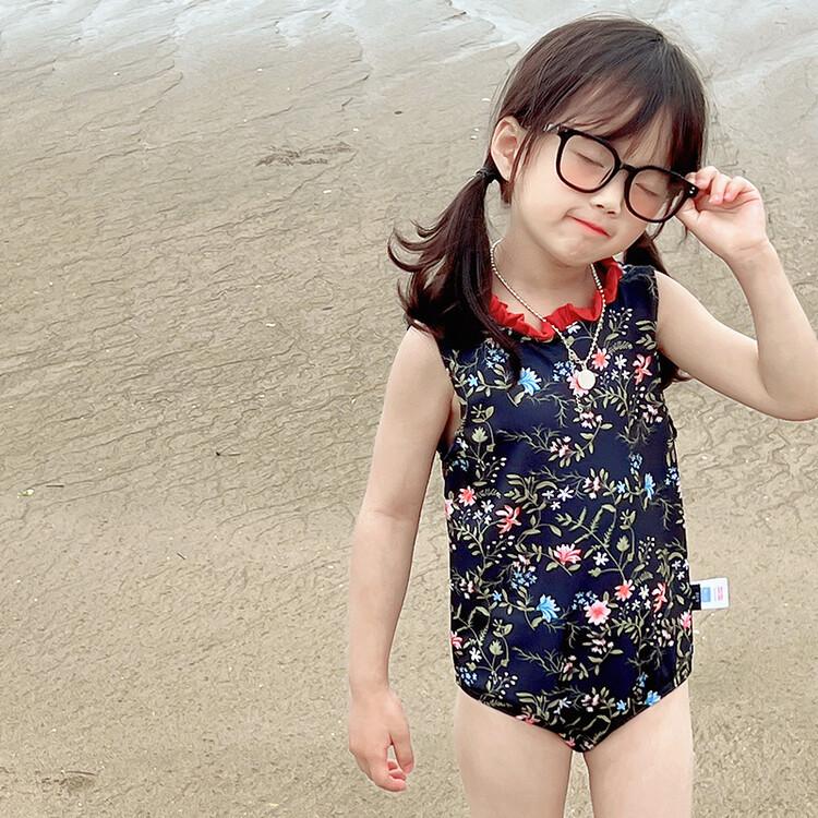2025 Trendy Girls Black Floral One-Piece Swimsuit - Stylish Little Girl s Swimwear for Hot Springs & Beach 130 cm чёрный
2025 Trendy Girls Black Floral One-Piece Swimsuit - Stylish Little Girl s Swimwear for Hot Springs & Beach 130 cm чёрный