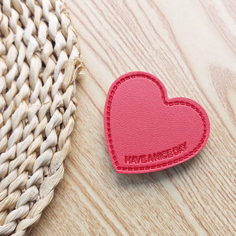 Leather Heart-Shaped Magnetic Phone Holder, Retractable Desktop Stand with Logo Printing for Watching Dramas
Leather Heart-Shaped Magnetic Phone Holder, Retractable Desktop Stand with Logo Printing for Watching Dramas