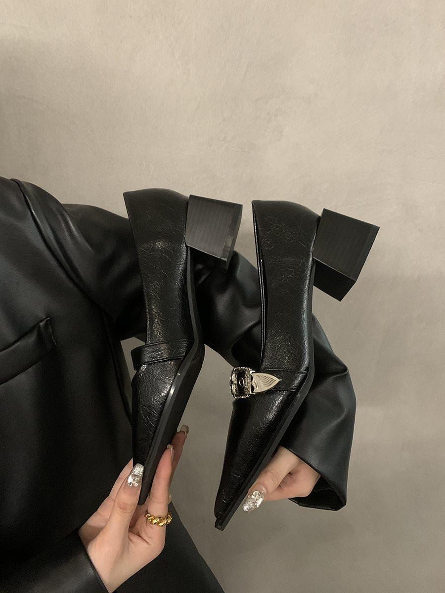 Pointed high-heeled single shoes loafers French small leather shoes retro women s 2025 new model black thick heel Korean version commuting 40 чорний
Pointed high-heeled single shoes loafers French small leather shoes retro women s 2025 new model black thick heel Korean version commuting 40 чорний