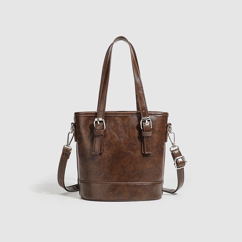 Однотонная дизайнерская сумка для женщин, простая повседневная и модная ручная сумка через плечо, модная сумка-ведро
Однотонная дизайнерская сумка для женщин, простая повседневная и модная ручная сумка через плечо, модная сумка-ведро