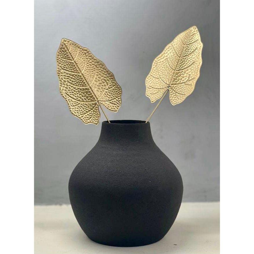 Cast Iron Metal Flower vase for Home Decor and Living Room Vintage Antique Decor (Textured Black)
Cast Iron Metal Flower vase for Home Decor and Living Room Vintage Antique Decor (Textured Black)