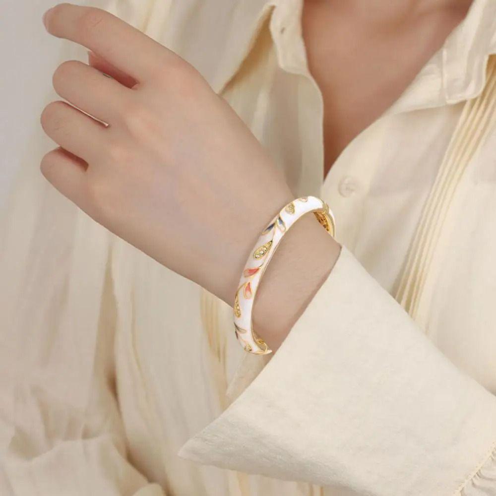 Traditional Hollow Out Flower Bangle Double Bangle Women s Hand Bracelet Girls фіолетовий
Traditional Hollow Out Flower Bangle Double Bangle Women s Hand Bracelet Girls фіолетовий