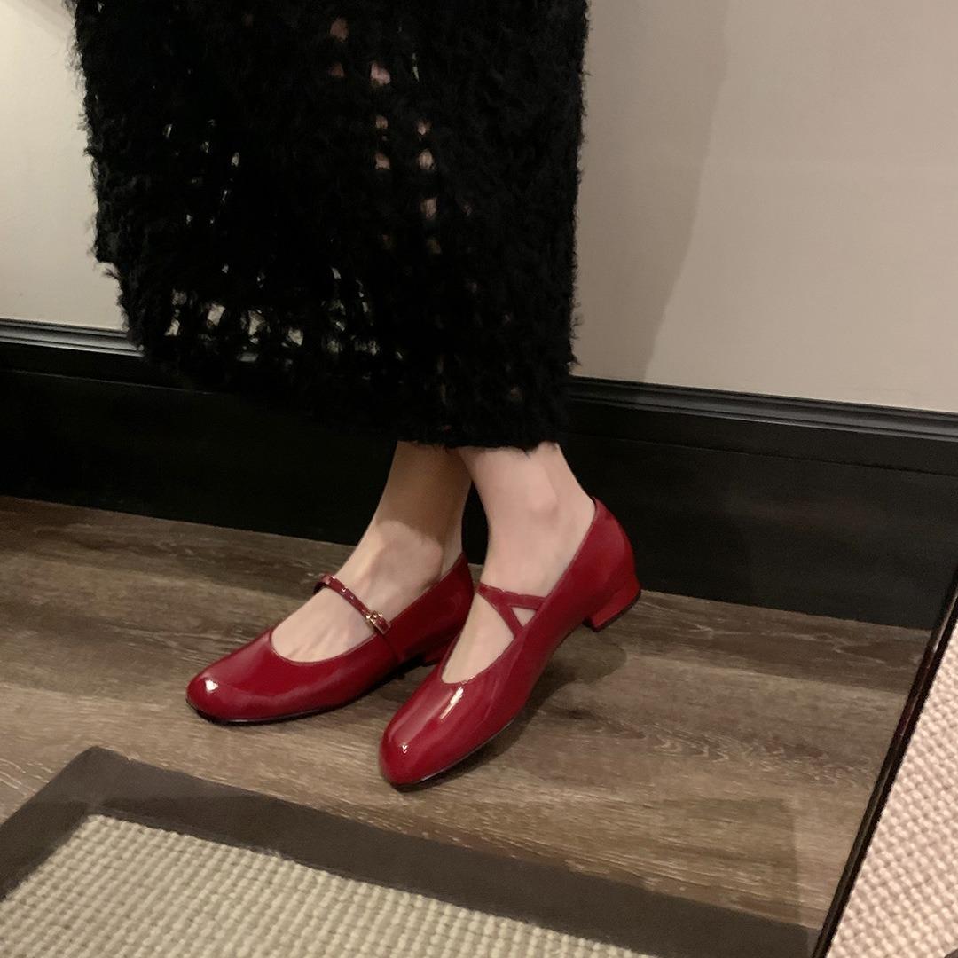 Premium cowhide version niche leather buckle strap thick heel Mary Jane shoes women s single shoes 35
Premium cowhide version niche leather buckle strap thick heel Mary Jane shoes women s single shoes 35