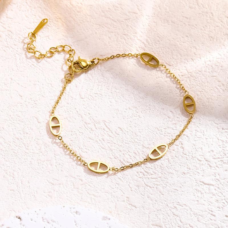 Fashionable Titanium Steel Pig Nose Bracelet Versatile Luxury Design Couple s Hand Chain Stylish Accessory for All Occasions золотий
Fashionable Titanium Steel Pig Nose Bracelet Versatile Luxury Design Couple s Hand Chain Stylish Accessory for All Occasions золотий